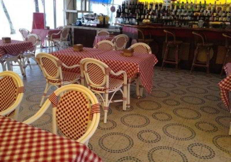 בית מלון כפרי Alla Luna Rossa Beach