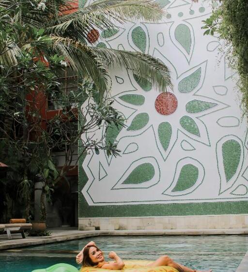 בית מלון כפרי Amnaya Resort Kuta