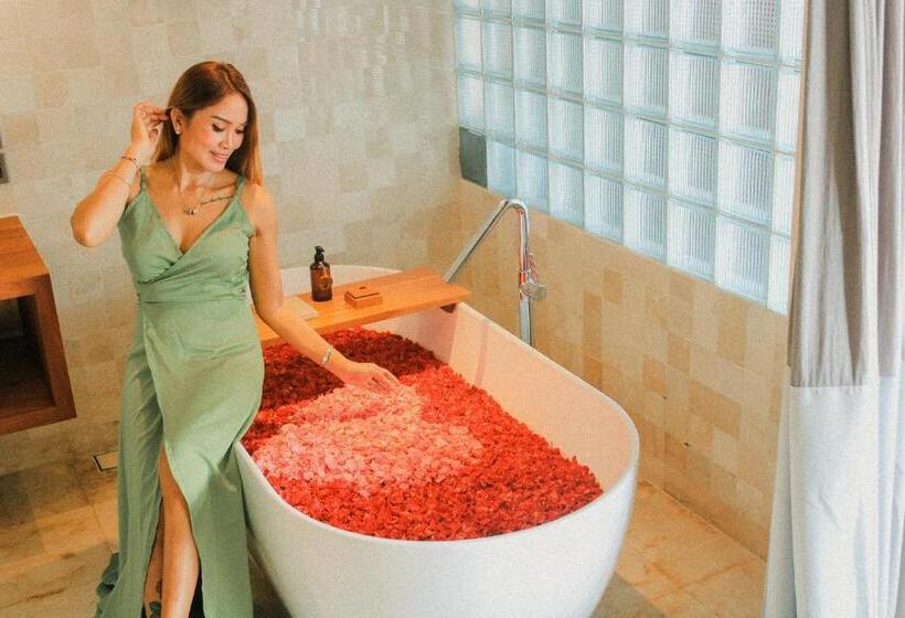 בית מלון כפרי Amnaya Resort Kuta