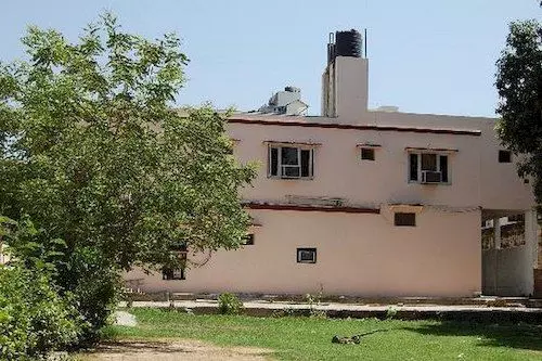 Fabhotel Basera