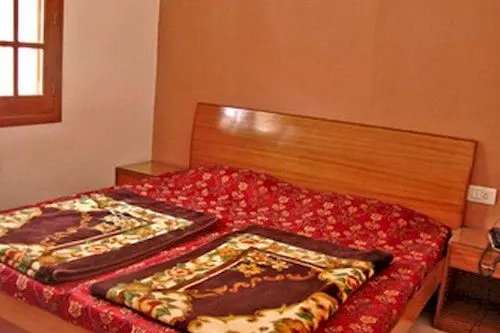 Fabhotel Basera