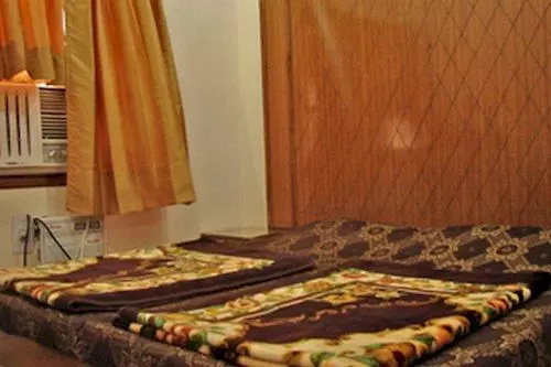 Fabhotel Basera