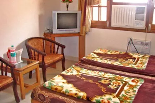 Fabhotel Basera