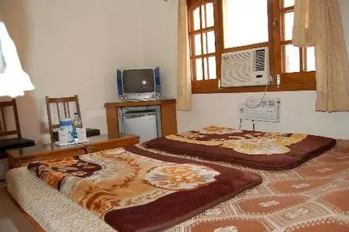 Fabhotel Basera
