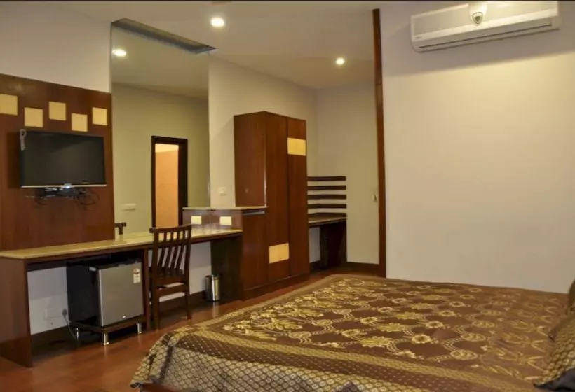 Fabhotel Basera