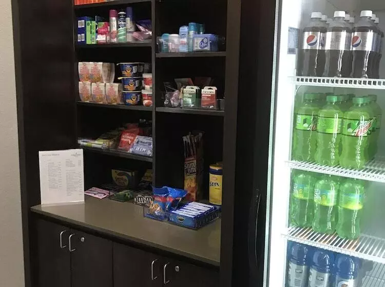 Отель Comfort Inn & Suites