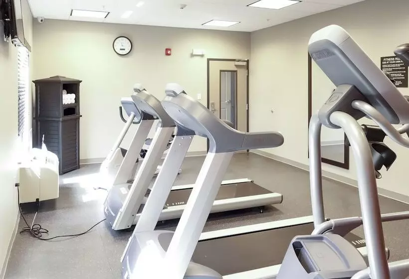 Отель Comfort Inn & Suites