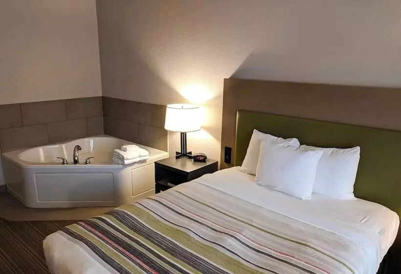 Отель Comfort Inn & Suites