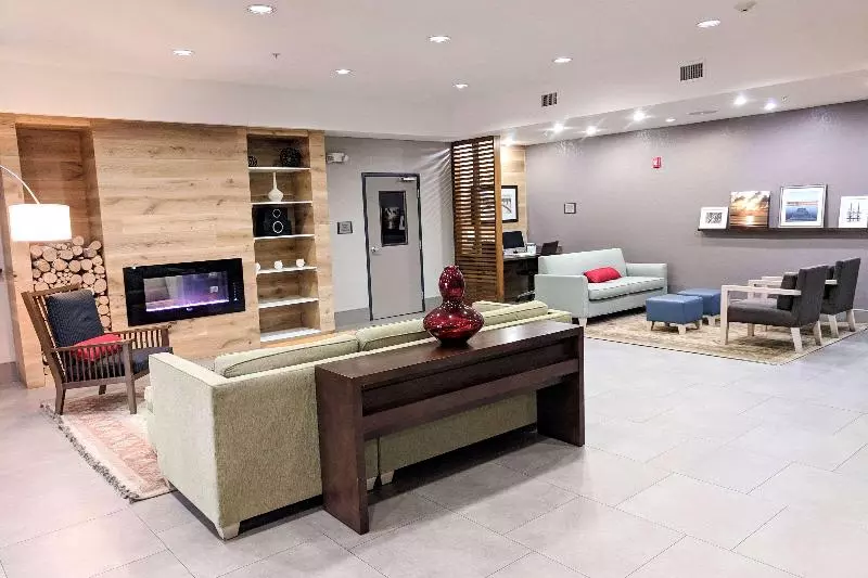 Отель Comfort Inn & Suites