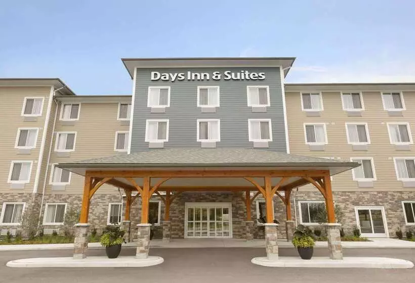 Отель Days Inn & Suites By Wyndham Lindsay