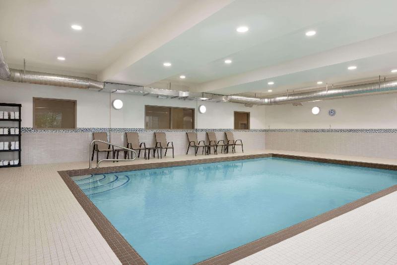 ホテル Days Inn & Suites By Wyndham Lindsay