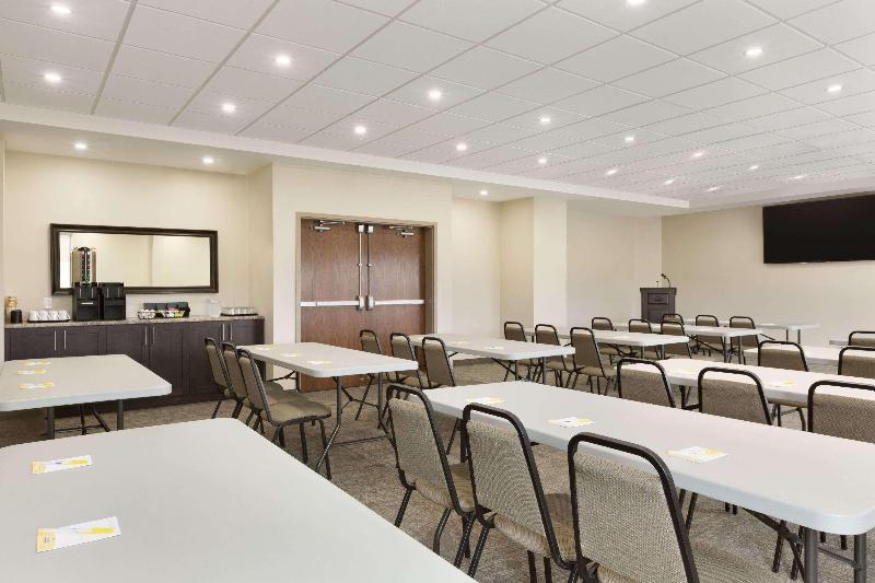 ホテル Days Inn & Suites By Wyndham Lindsay