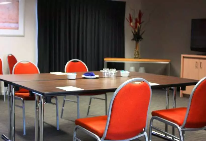 Gladstone Downtown Central Apartment Hotel Official