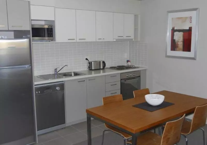 Gladstone Downtown Central Apartment Hotel Official