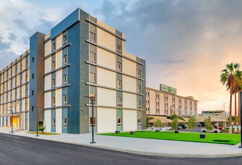 هتل Holiday Inn Tabuk, An Ihg