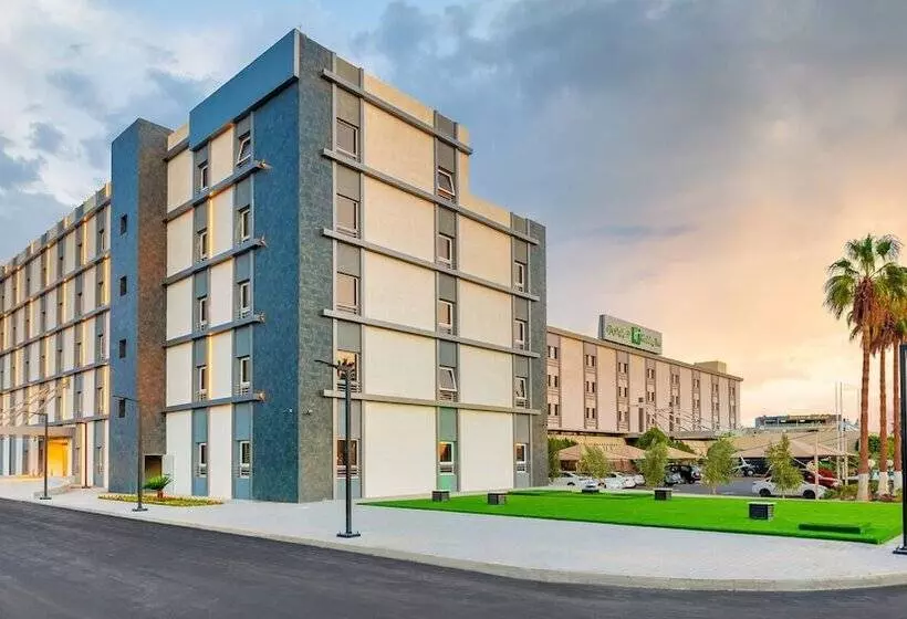 هتل Holiday Inn Tabuk, An Ihg