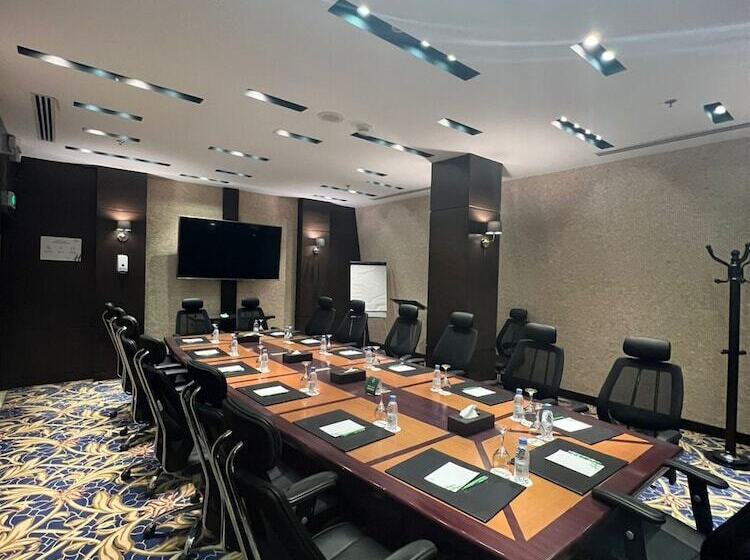 هتل Holiday Inn Tabuk, An Ihg