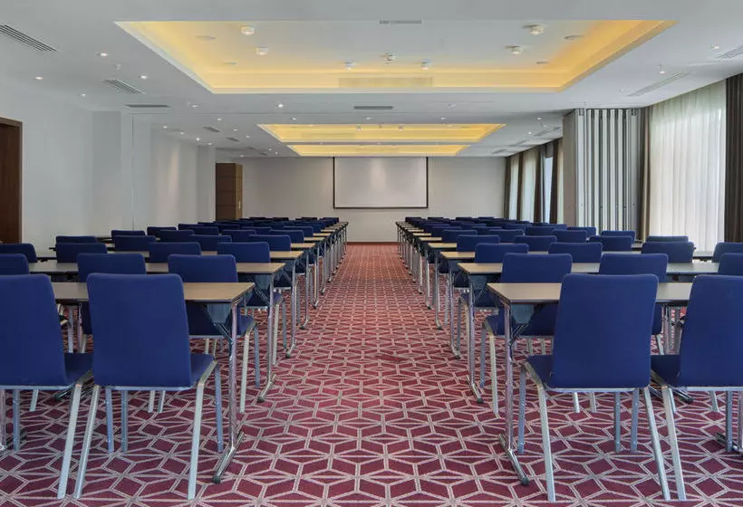 בית מלון כפרי Crowne Plaza Ufa  Congress , An Ihg