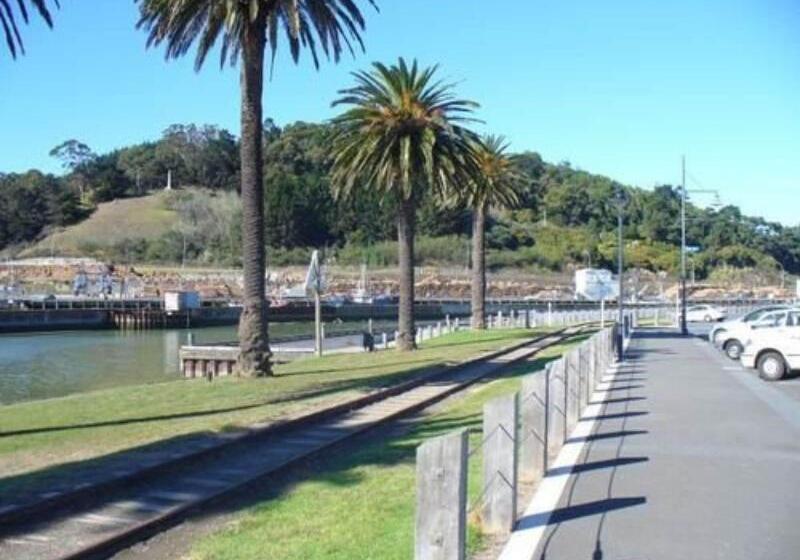 מוטל Pacific Harbour Motor Inn