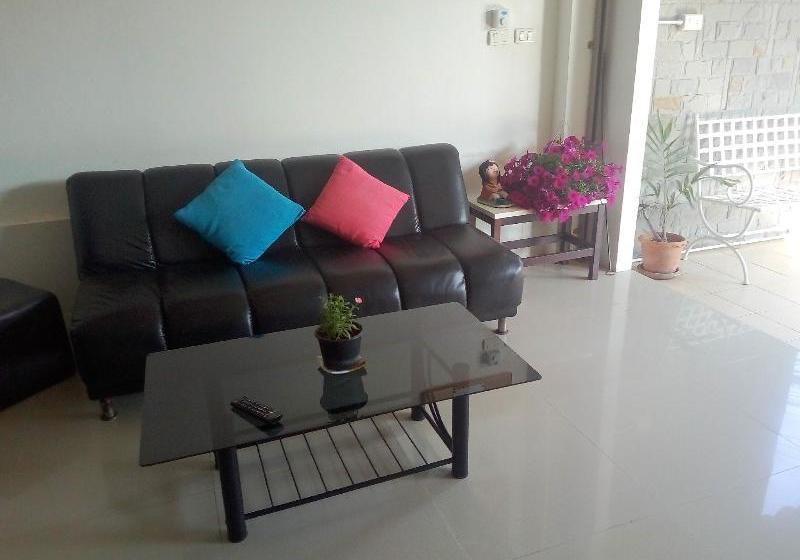 بنسيون Baan Oui Phuket Guest House