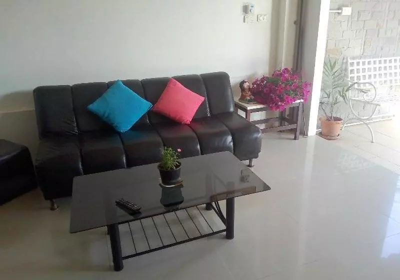 펜션 Baan Oui Phuket Guest House