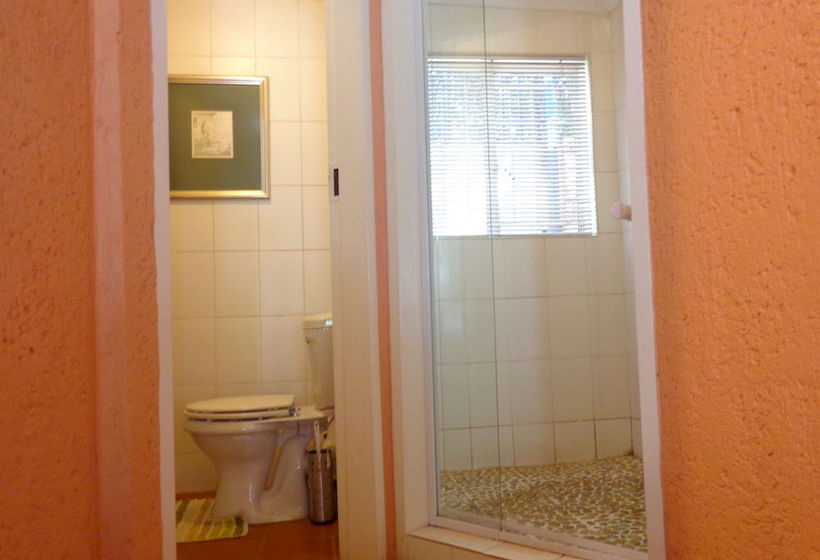 ペンション Treetops & Treats Guest House