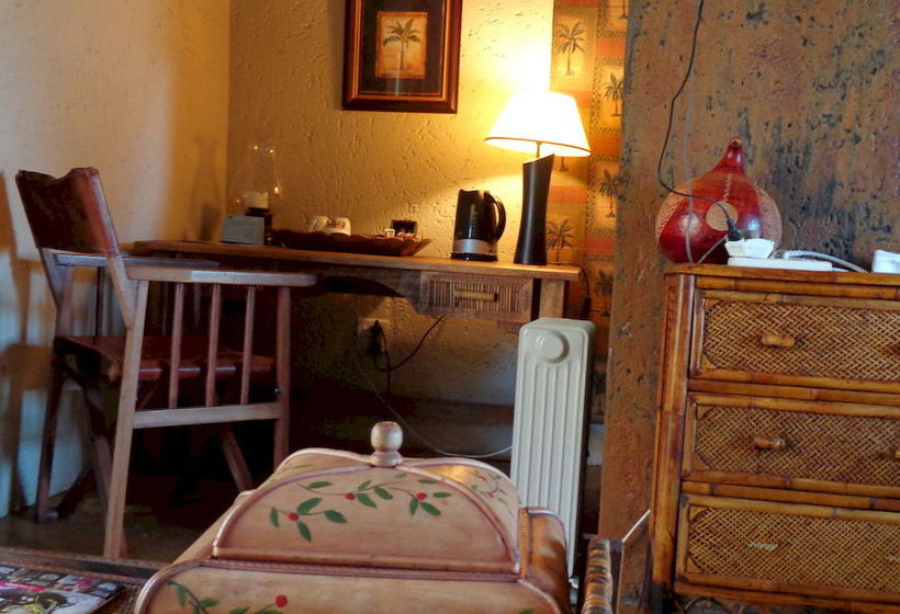 ペンション Treetops & Treats Guest House