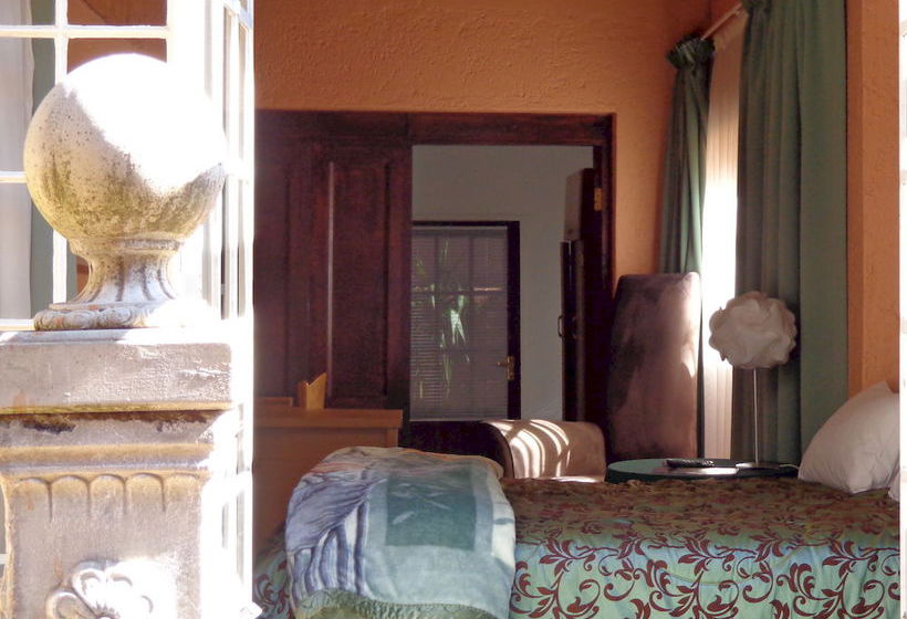 ペンション Treetops & Treats Guest House