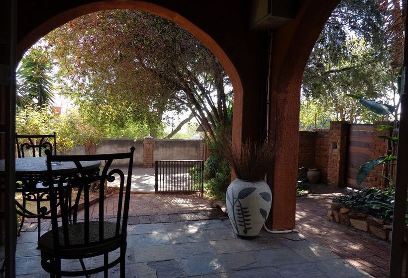 ペンション Treetops & Treats Guest House