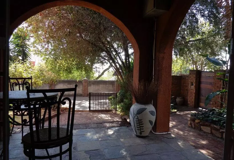 Majatalo Treetops & Treats Guest House