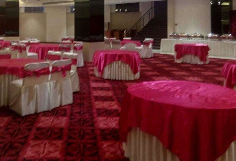 Отель Clarion Inn Sevilla