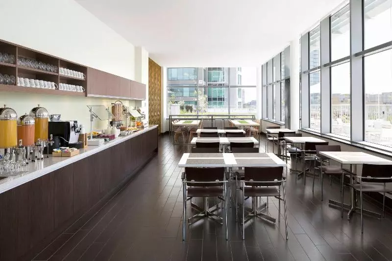 فندق Element By Westin Vancouver Metrotown