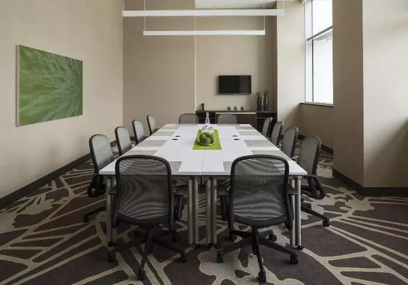 فندق Element By Westin Vancouver Metrotown