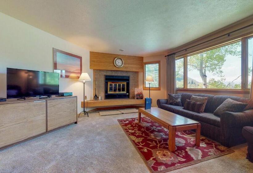 בית מלון כפרי Frostfire Condominiums B19