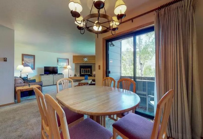 בית מלון כפרי Frostfire Condominiums B19