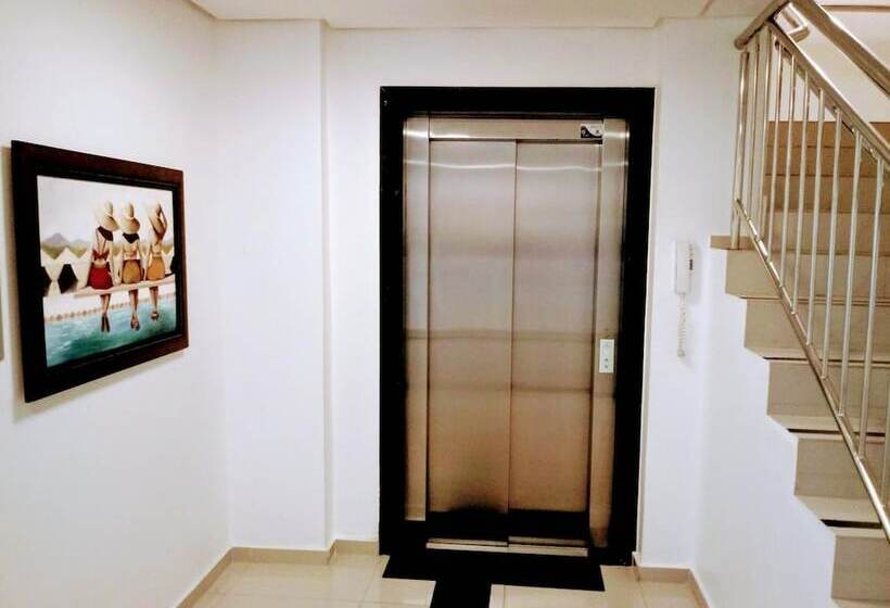 Golden Hotel   O Mais Central   Pet Friendly