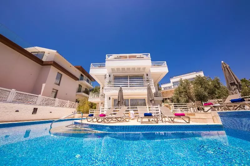 هتل Kalkan Saray Suites   Adults Only