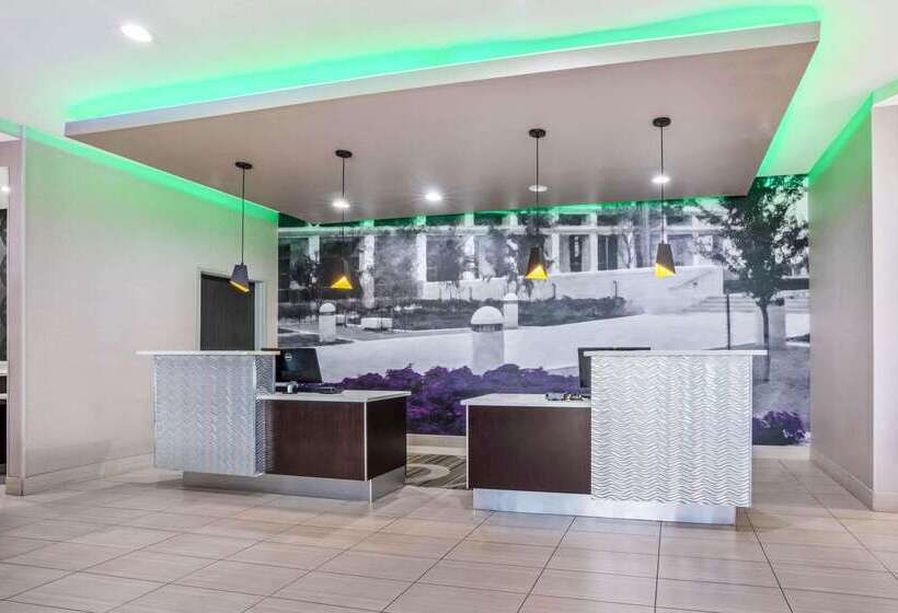 호텔 La Quinta Inn & Suites By Wyndham College Station South