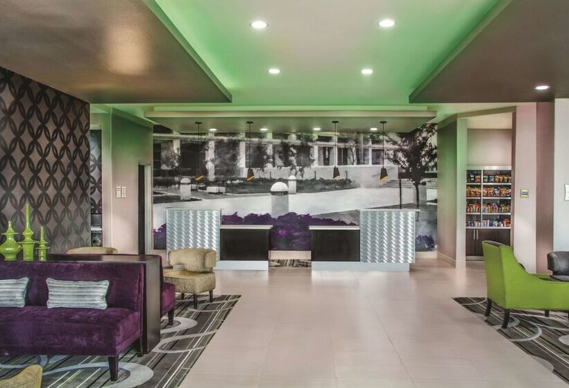 호텔 La Quinta Inn & Suites By Wyndham College Station South