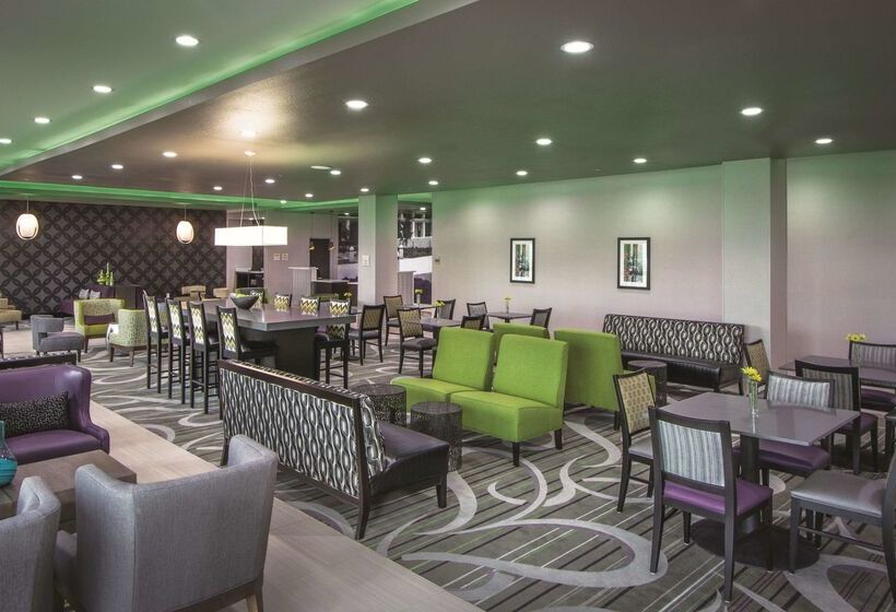 호텔 La Quinta Inn & Suites By Wyndham College Station South