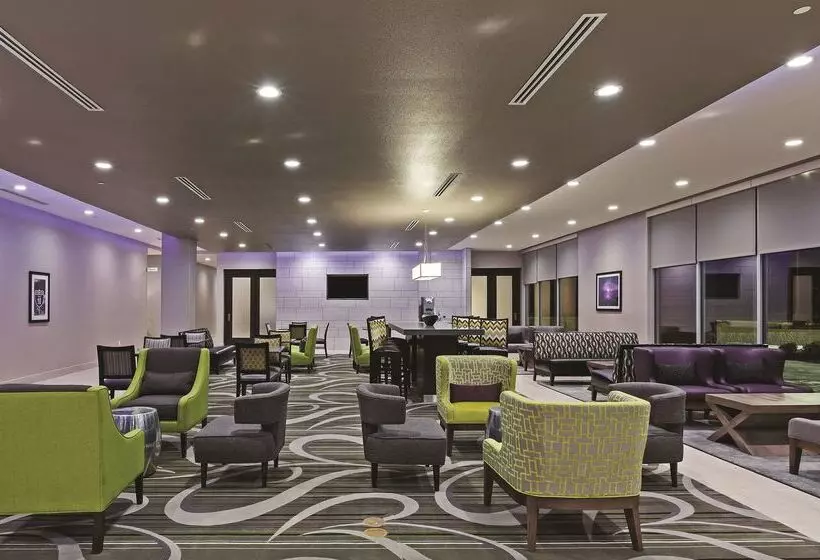 호텔 La Quinta Inn & Suites By Wyndham College Station South
