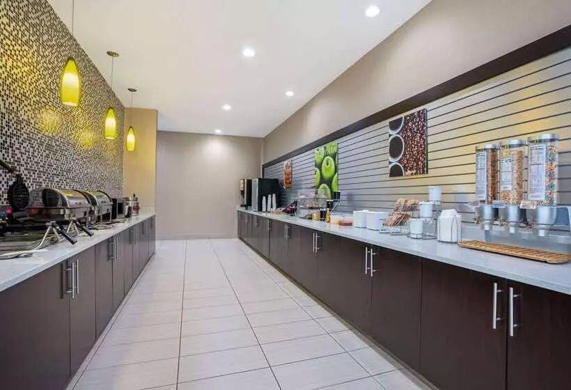 호텔 La Quinta Inn & Suites By Wyndham College Station South