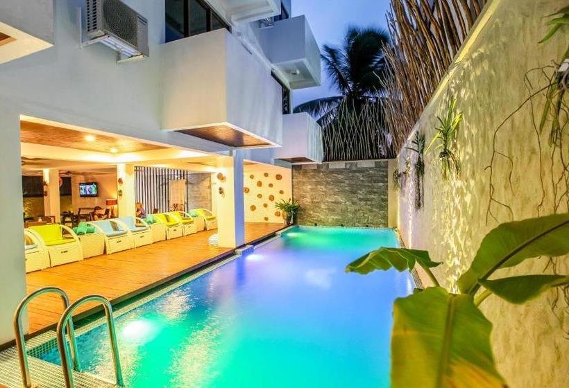 پانسیون Aquzz  & Spa Maafushi Maldives