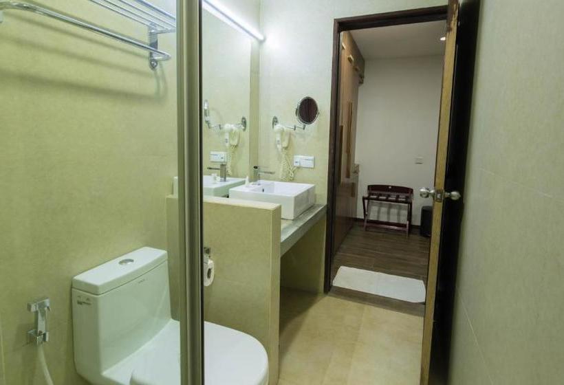 پانسیون Aquzz  & Spa Maafushi Maldives