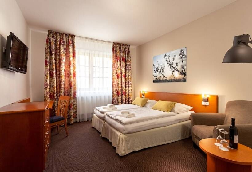 Wine Wellness Hotel Amande Hustopeče