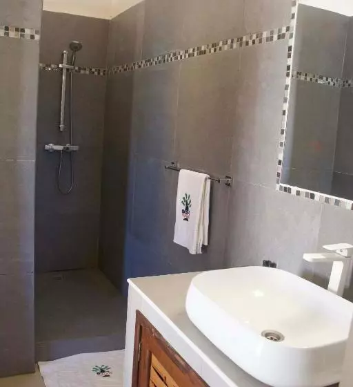 هتل Hôtel Résidence Sarimanok