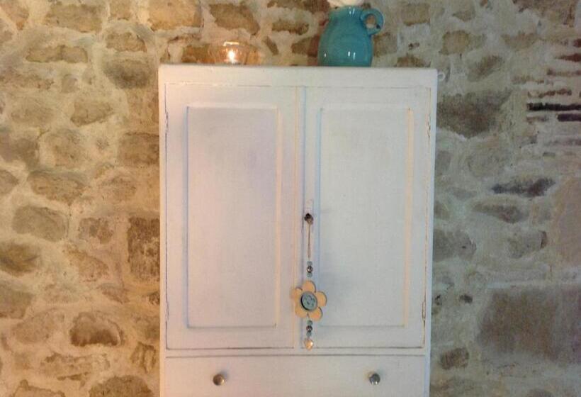 住宿加早餐  Domaine Charente Glamping Familyroom Le Jardin With External Toilet & Shower House & Outdoor Kitchen