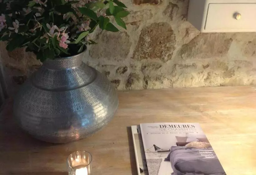 Aamiaismajoitus (B&B) Domaine Charente Glamping Familyroom Le Jardin With External Toilet & Shower House & Outdoor Kitchen