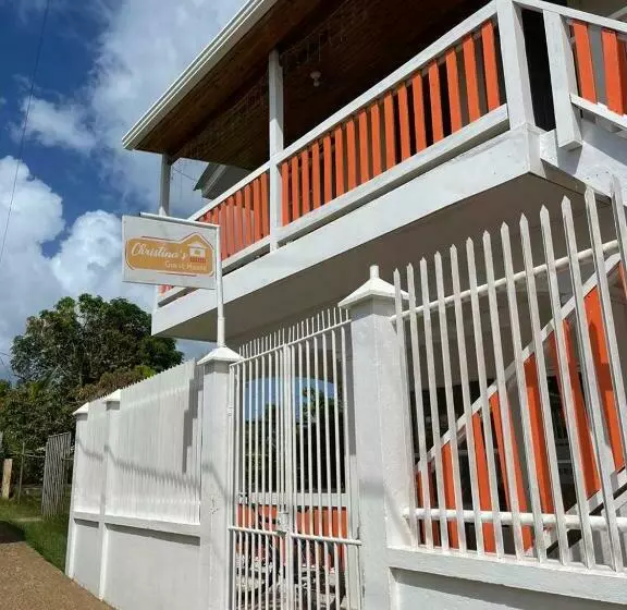 Hotelli Christina S Guest House Official