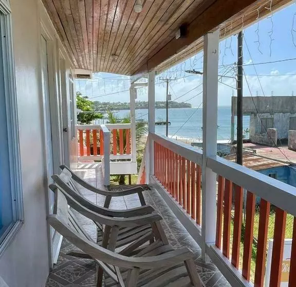 Hotelli Christina S Guest House Official